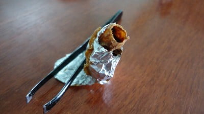 Матка вышла из маточника защищенного фольгой..JPG